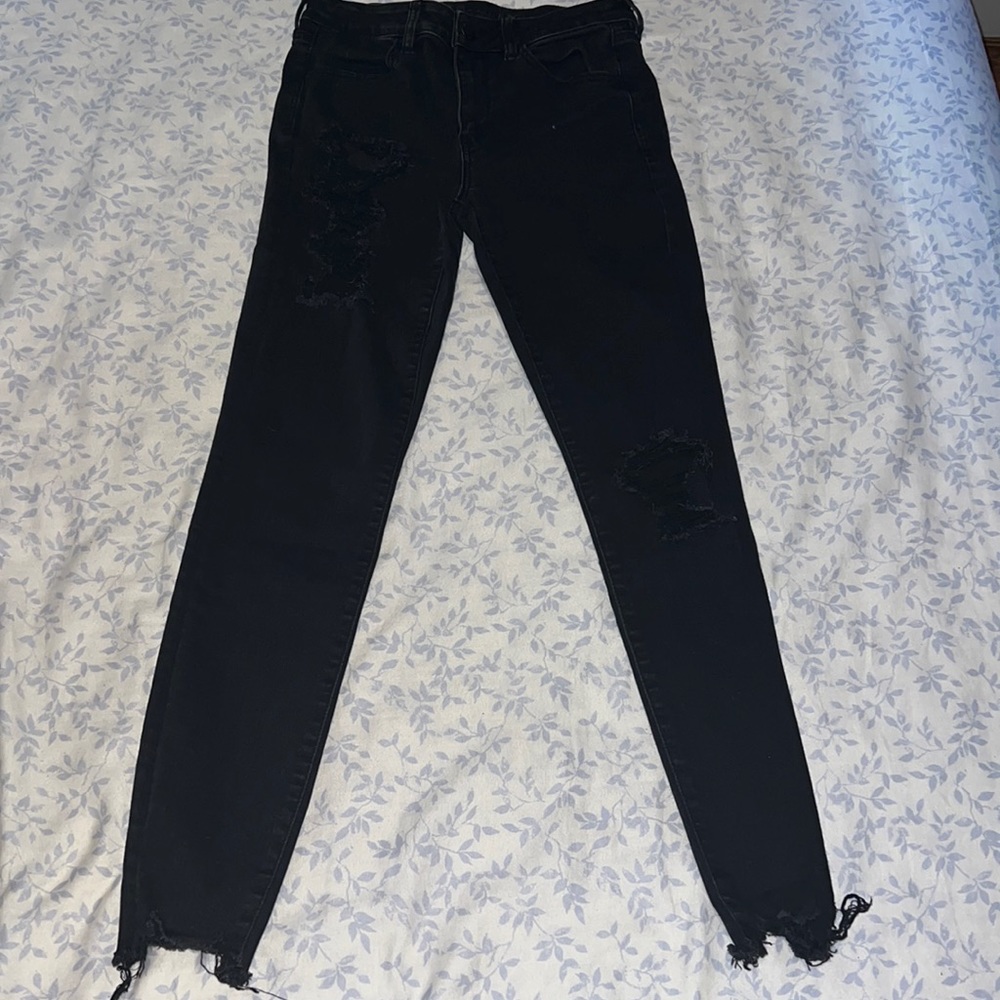 American Eagle distressed high rise skinny jeans size 8